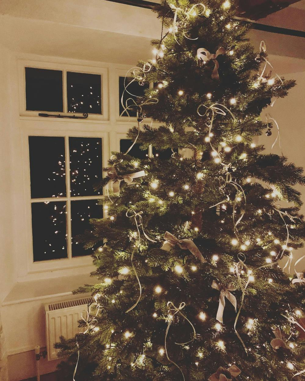 Christmas tree decorated at Stonehayes
