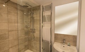 Pound Farm - A nice big shower in the ensuite for Bedroom 1