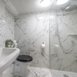 The Grace House: Bedroom 2 has an ensuite shower room The Grace House: Bedroom 2 has an ensuite shower room