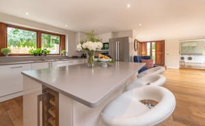 Coat Barn - The kitchen is sleek and spacious, and very well-equipped