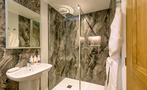 Kingshay Barton - Bedroom 2 (Downclose) has a snazzy en suite shower room