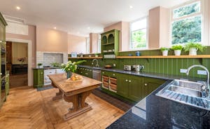 Wonham House - The kitchen is country style and very well equipped