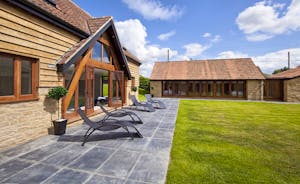 Coat Barn - The house and pool room are set round a big lawned courtyard