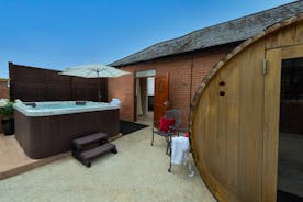 Wayside: Outside the changing rooms there's a hot tub and a barrel sauna