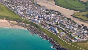 Halula Beach House is located in beautiful Pentire, Newquay. South Fistral Beach is one side and the River Gannel is the other 