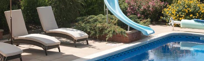 Last Minute Holiday Cottages With Swimming Pool and Hot Tub – Great Savings!