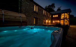 Otterhead House - Relax in the hot tub beneath the stars