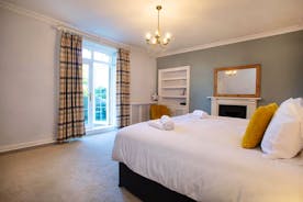Sandfield House - Bedroom 2 sleeps 2 and has an en suite shower room