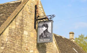 The historic George Inn - 2 minutes' walk away, on the Kennet & Avon Canal