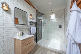 Ridgeview: The ensuite shower room for Bedroom 8