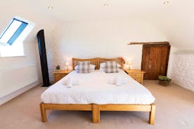 Whinchat Barns - Wagtail Corner, Bedroom 2: Sleeps 3 in a superking and a single bed, or in 3 singles