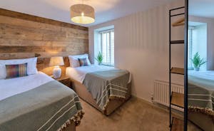 Snipes Rest - Bedroom 2 sleeps 2 in twin beds - or a superking