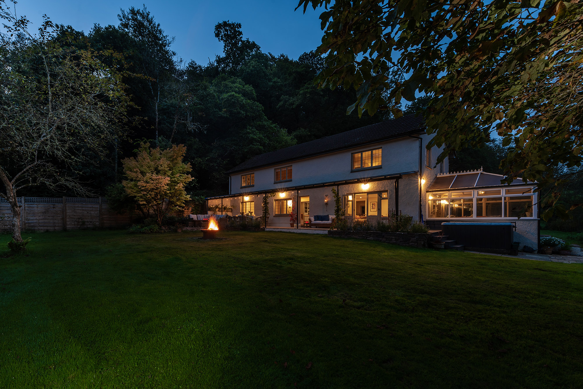 Idyllic Devon Holiday Cottage For 12 – With A Hot Tub!