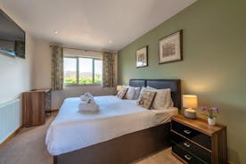 Crowcombe: Bedroom 3 is on the ground floor and has an ensuite bathroom