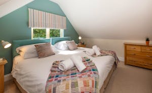 Foxcombe - Bedroom 5: super king or twin, with an ensuite bathroom