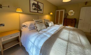Cream Bedroom Super King with option for Twin Beds
