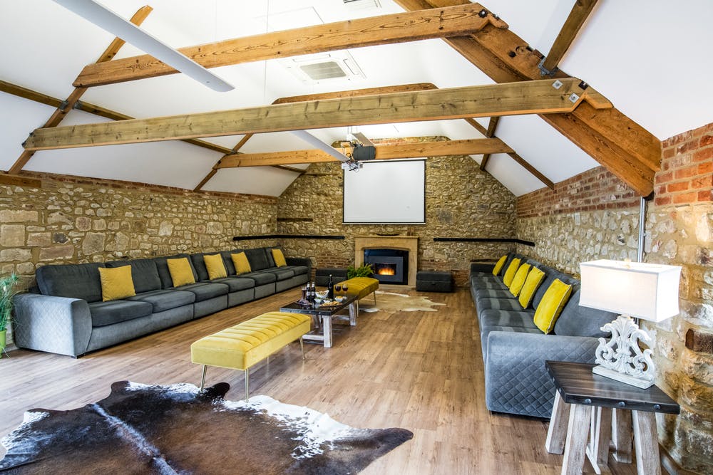 beaverbrook-20-large-characterful-room-with-projector-for-meetings-movies-relaxing