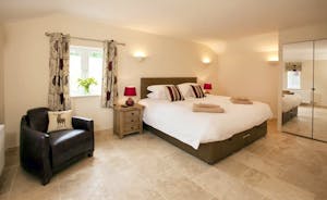 Holemoor Stables: Bedroom 9 - super king or twin beds and an ensuite wet room. 