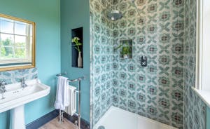 Wonham House - The ensuite shower room for Bedroom 5