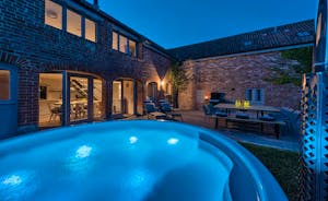 Bean Goose Barn - Holiday cottage in Somerset for 8 with a wood fired hot tub