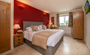 Holemoor Stables: Bedroom 6 - super king or twin beds and an ensuite shower room