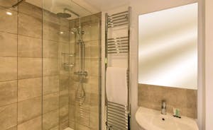 Pound Farm - A nice big shower in the ensuite for Bedroom 1
