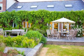 House On The Hill - Unhurried lunches or afternoon tea in the garden; perfect.