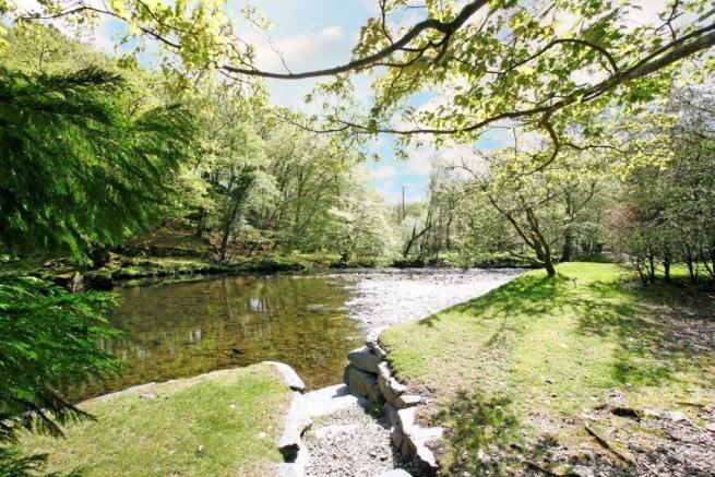 Aber Cottage is a pet friendly property that sleeps up to 7 people.