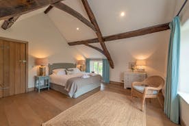 Perys Hill - The Farmhouse: Bedroom 1 has a super king bed and an ensuite bathroom