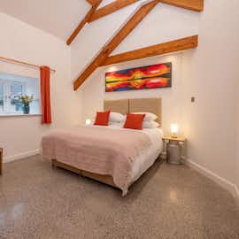 Cricklehaze - Bedroom 4: King size or twin plus room for an extra single bed (charged) Cricklehaze - Bedroom 4: King size or twin plus room for an extra single bed (charged)