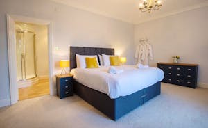 Sandfield House - Bedroom 2 has zip and link beds and an en suite shower room