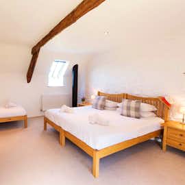 Whinchat Barns - Wagtail Corner, Bedroom 2: Set up with a superking and a single - but it can be 3 singles Whinchat Barns - Wagtail Corner, Bedroom 2: Set up with a superking and a single - but it can be 3 singles