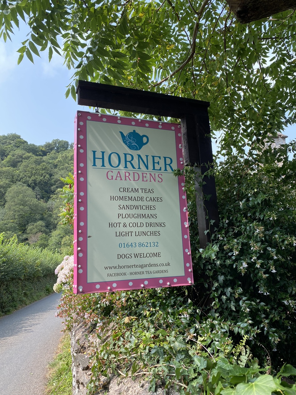 Pink Horner Tea Gardens sign
