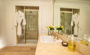 Sandfield House - Bedroom 1 has a luxurious en suite shower room