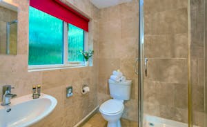 Cockercombe - Bedrooms 1 and 2 have en suite shower rooms