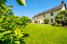 Pound Farm - This beautiful Somerset farmhouse sleeps 18 + 3 guests in 8 bedrooms