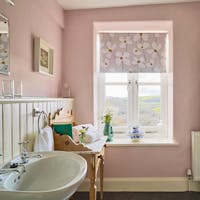 Hurstone: Bedroom 3 has a pretty ensuite bathroom Hurstone: Bedroom 3 has a pretty ensuite bathroom
