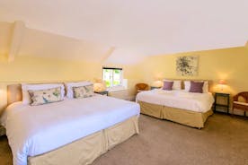 Pound Farm - Bedroom 6: Zip and link beds make for a fantastic family room - or a room for 4 older children
