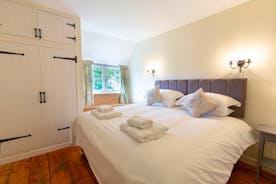 Pippinsands, Stonehayes Farm - Bedroom 3 is another room with zip and link beds
