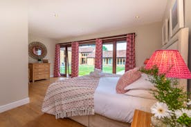Coat Barn - Bedroom 6 is on the ground floor and has an ensuite shower room