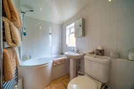 Sticky End Rutland: Bathroom with electric over shower