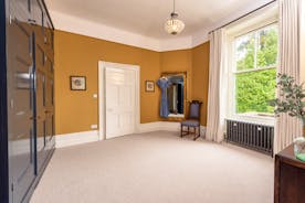 Wonham House - Bedroom 1 has a spacious dressing room that can sleep 2