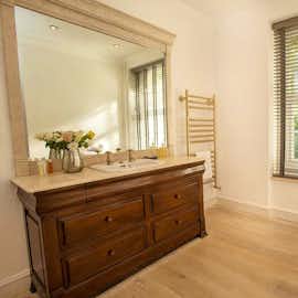 Sampford View - The ensuite shower room for Bedroom 1 Sampford View - The ensuite shower room for Bedroom 1