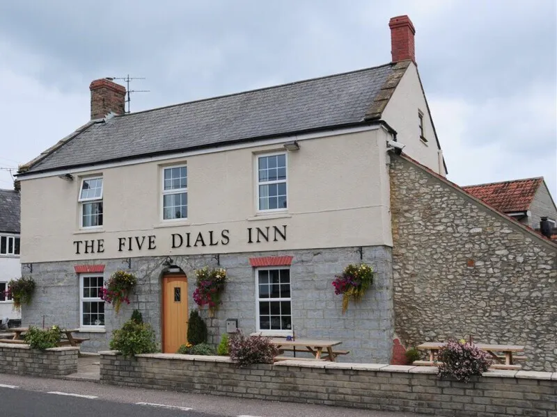 the-five-dials-inn-horton