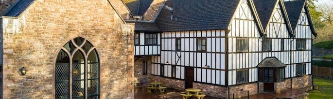 🏡 Big Group Getaways – Just 1 Hour from Birmingham