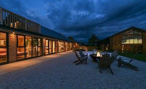 The Corn Crib - Group accommodation in Wiltshire with a pool and hot tub 