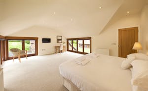 Coat Barn - Bedroom 4 is on the first floor and has a dressing room and an en suite bathroom with shower