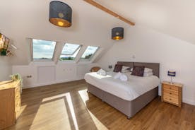 Shires - Bedroom 6 makes a great family room as it can have 2 optional extra guest beds (charged per person)