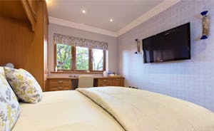 Hamble House - All bedrooms at Hamble House have flat screen TVs