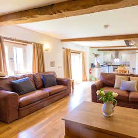 Whinchat Barns - Wagtail Corner has big leather sofas where you can put your feet up; watch TV, read to the kids, chat... Whinchat Barns - Wagtail Corner has big leather sofas where you can put your feet up; watch TV, read to the kids, chat...